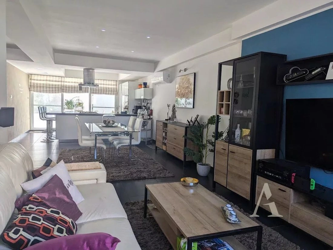 Вилла 3+1 с открытым бассейном в Биркиркаре, Мальта