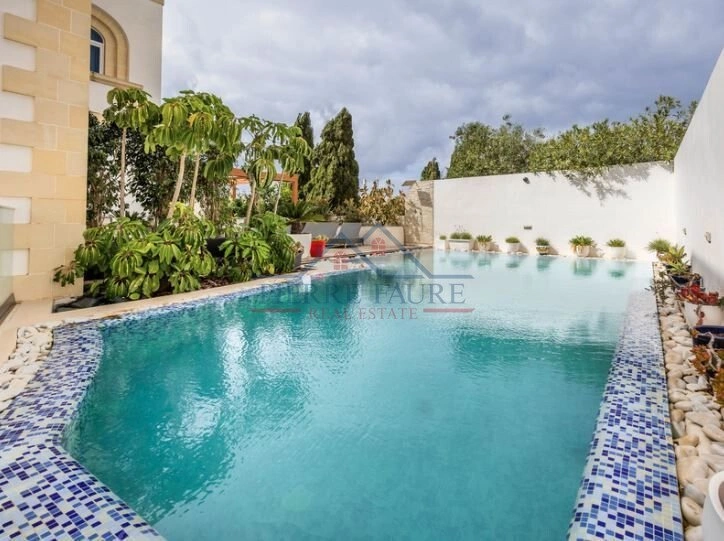 Вилла 930 m2 с камином в Слиеме, Мальта