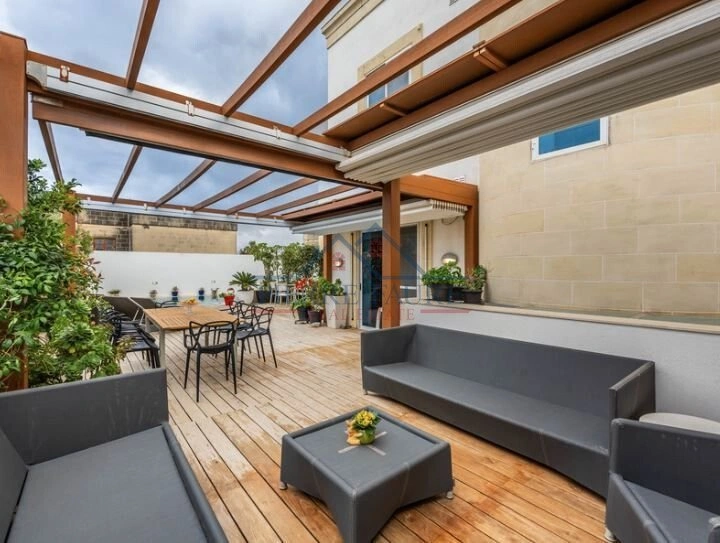 Вилла 930 m2 с камином в Слиеме, Мальта