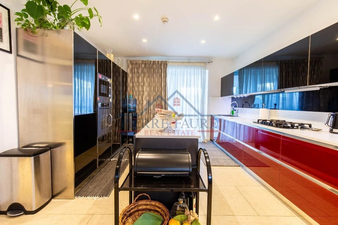 Вилла 930 m2 с камином в Слиеме, Мальта