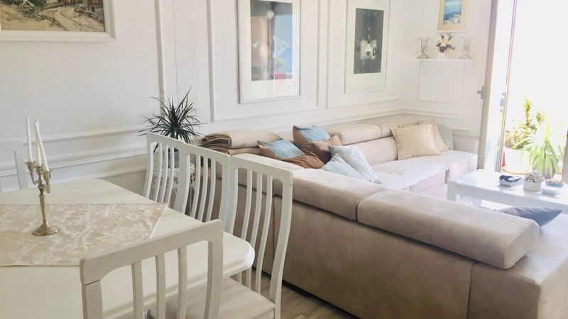 Светлая квартира площадью 83 м² у пляжа в Баошичи, Черногория