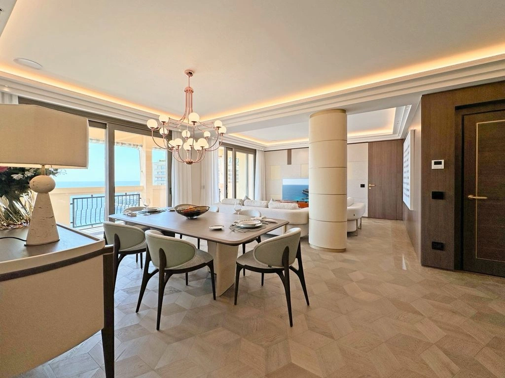 Уникальная квартира площадью 180 м2 в одном шаге от пляжа Ларвотто, Монако