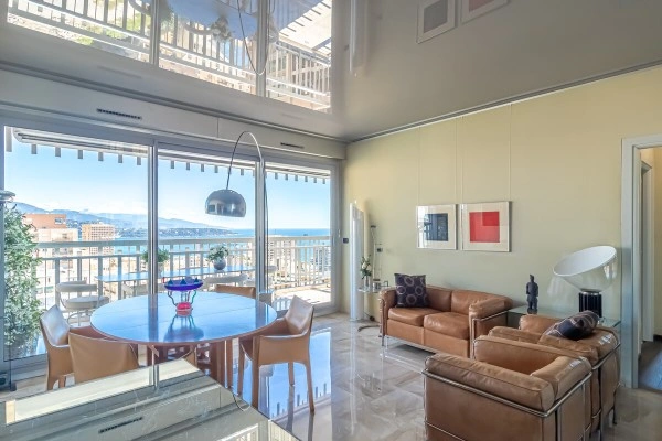 Роскошная квартира 93 м2 с панорамным видом в Монако