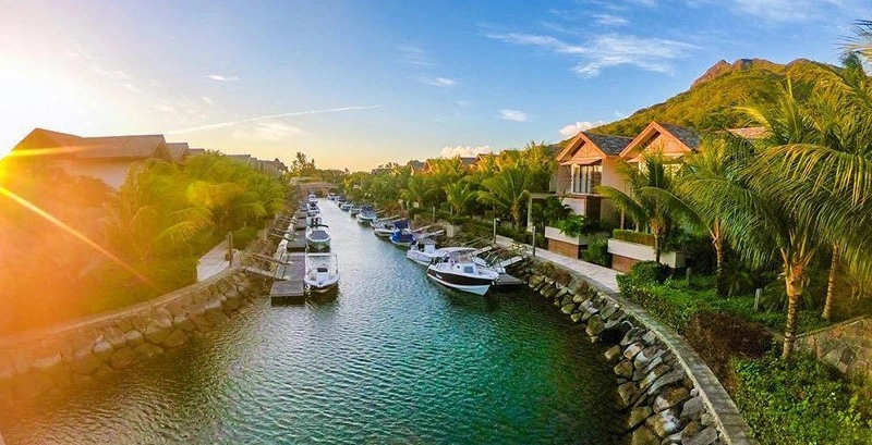 Просторная вилла 6+1 в Grand Rivière Noir, Маврикий