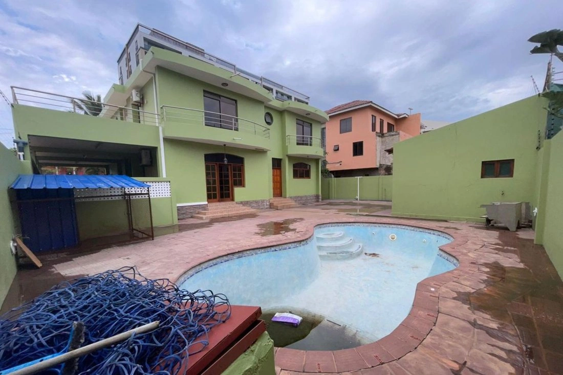 Дом 600 m2 с открытым бассейном в Мапуту, Мозамбик