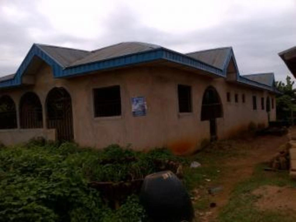 Солнечный таунхаус 3+1 в Бенин-Сити, Нигерия