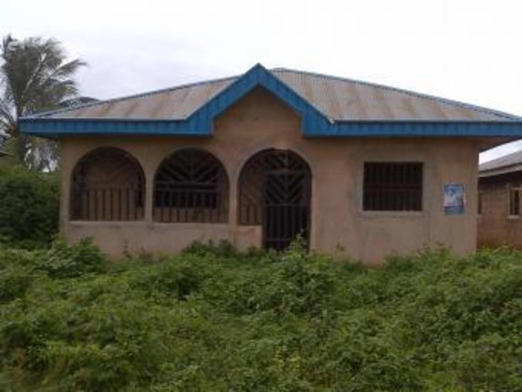 Солнечный таунхаус 3+1 в Бенин-Сити, Нигерия