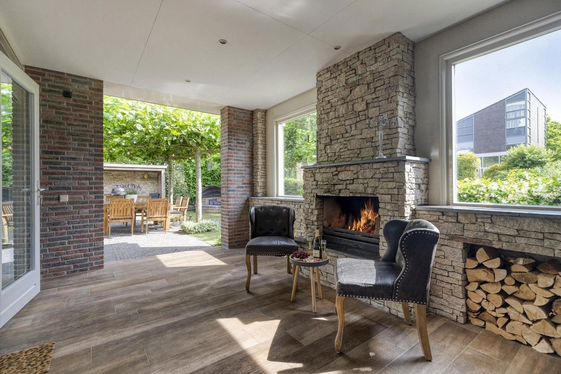 Просторный дом с 5 спальнями в Бергсхенхуке, Нидерланды