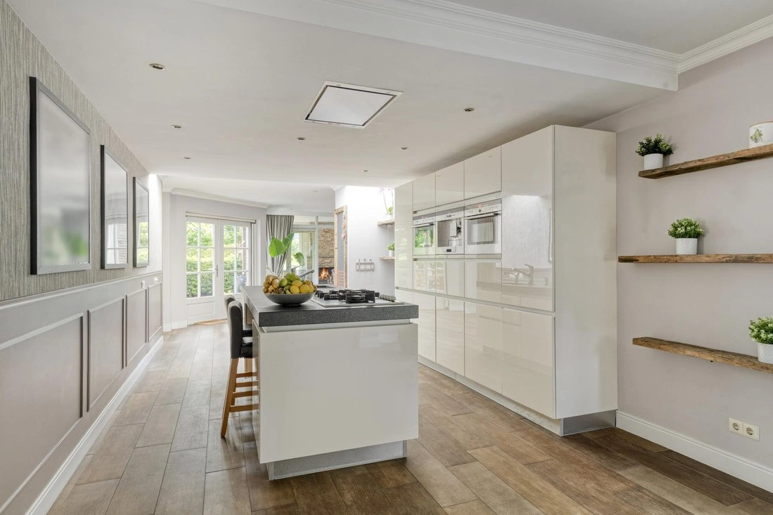 Просторный дом с 5 спальнями в Бергсхенхуке, Нидерланды