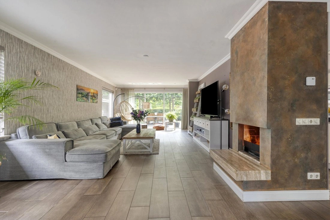 Просторный дом с 5 спальнями в Бергсхенхуке, Нидерланды