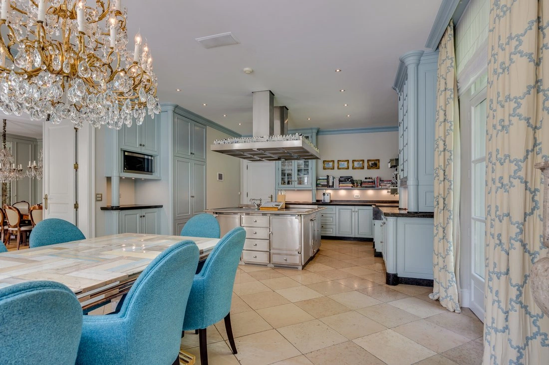 Просторный дом с 4 спальнями в Утрехте, Нидерланды