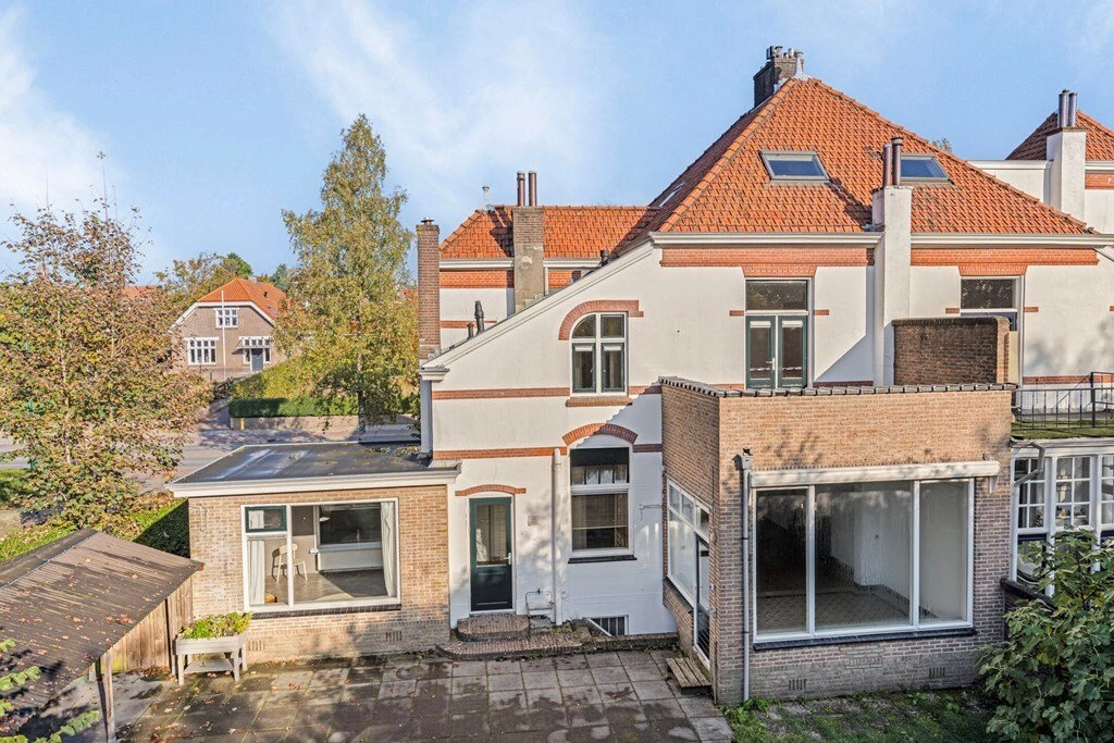 Просторный четырёхкомнатный дом в Ренене, Нидерланды