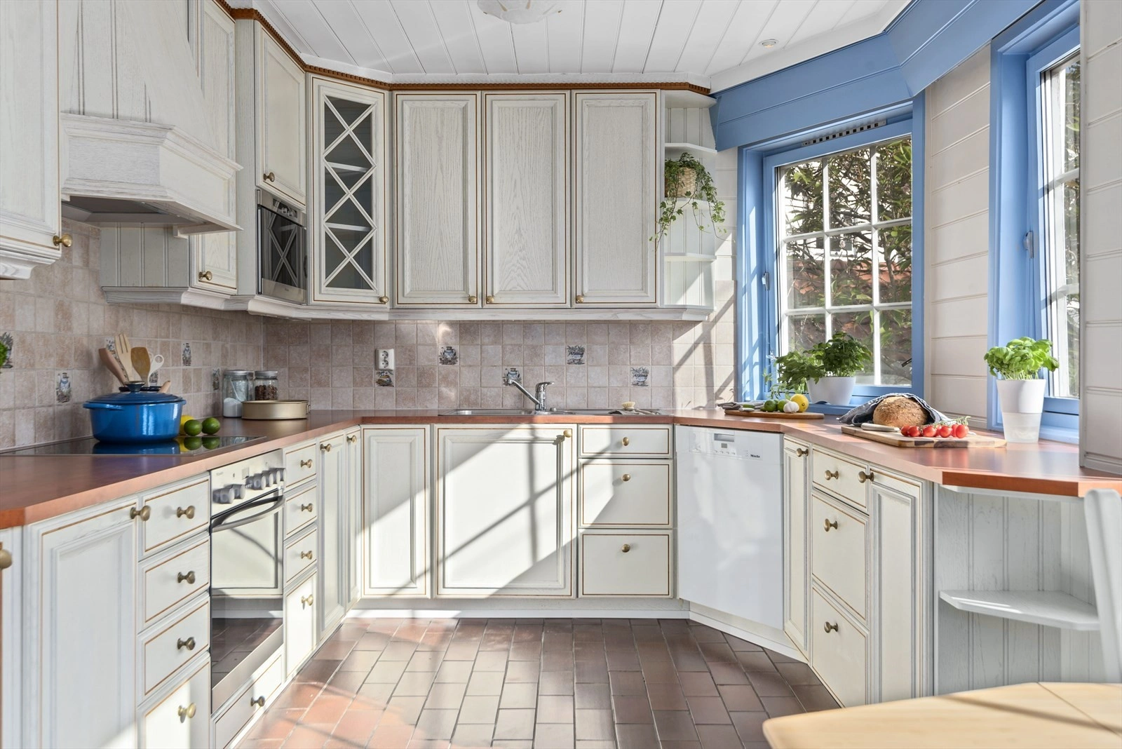 Трёхэтажный дом 8+1 в Бергене