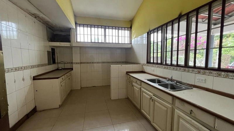 Семейный дом 7+1 в Токумен, Панама