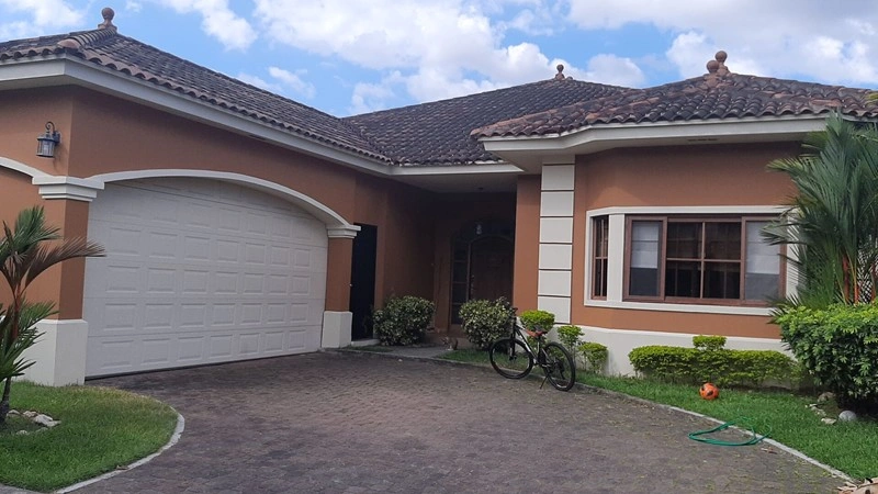 Комфортный дом 4+1 в Токумене, Панама