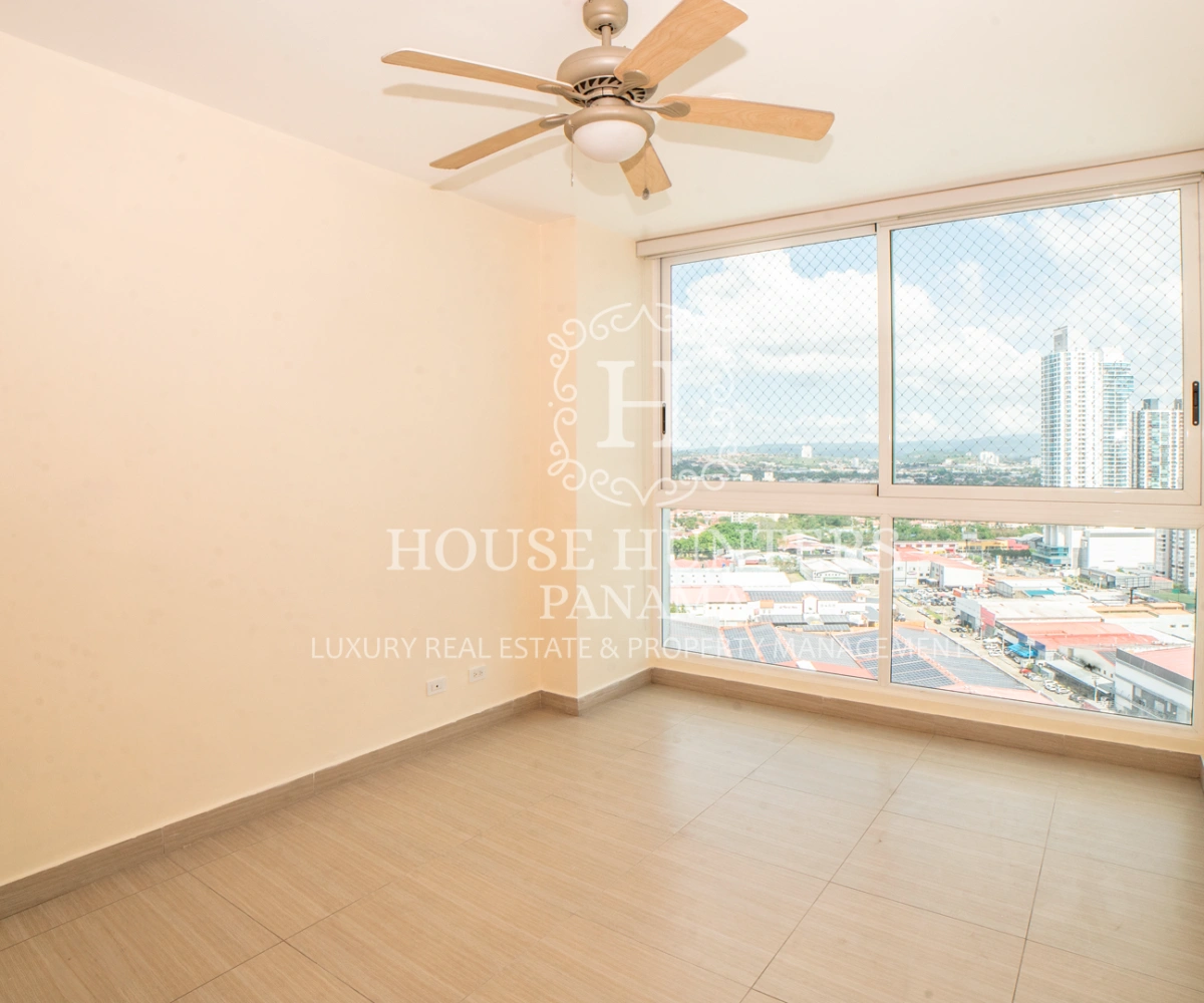 Светлая квартира с тремя спальнями в Панама‑Сити, Панама