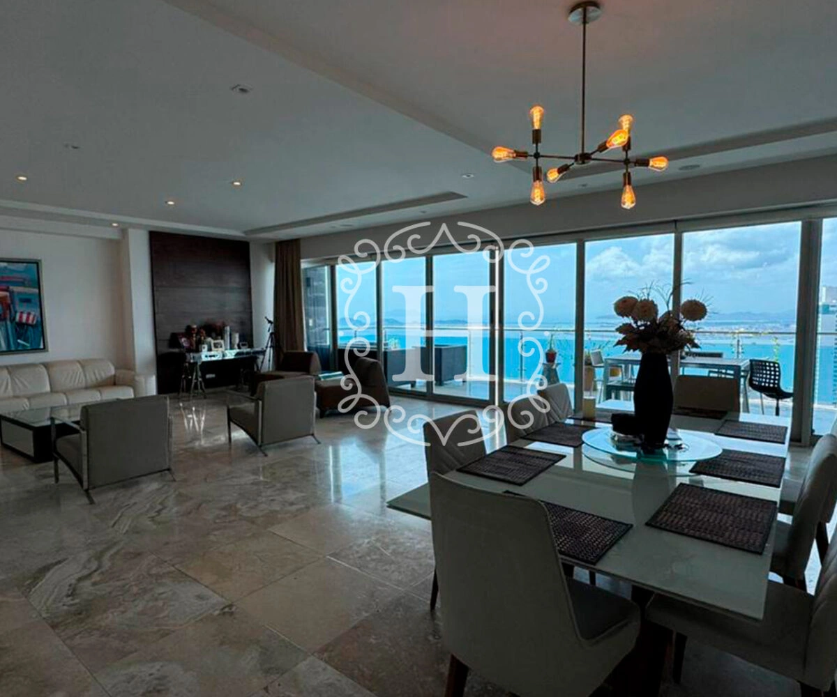 Просторная квартира с тремя спальнями в Панама‑Сити, Панама