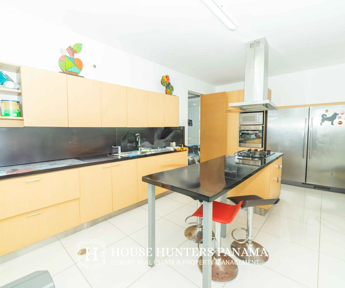 Просторная трехкомнатная квартира в Панама-Сити, Панама