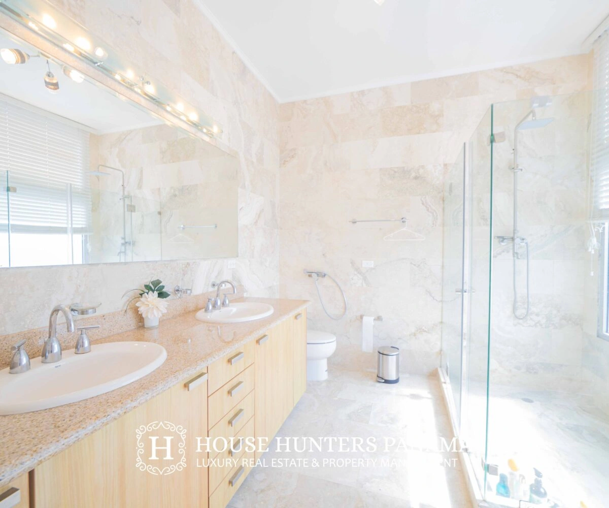 Просторная квартира с тремя спальнями в Панама‑Сити, Панама