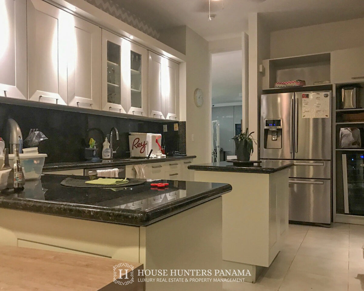 Просторная четырехкомнатная квартира в Панама‑Сити, Панама