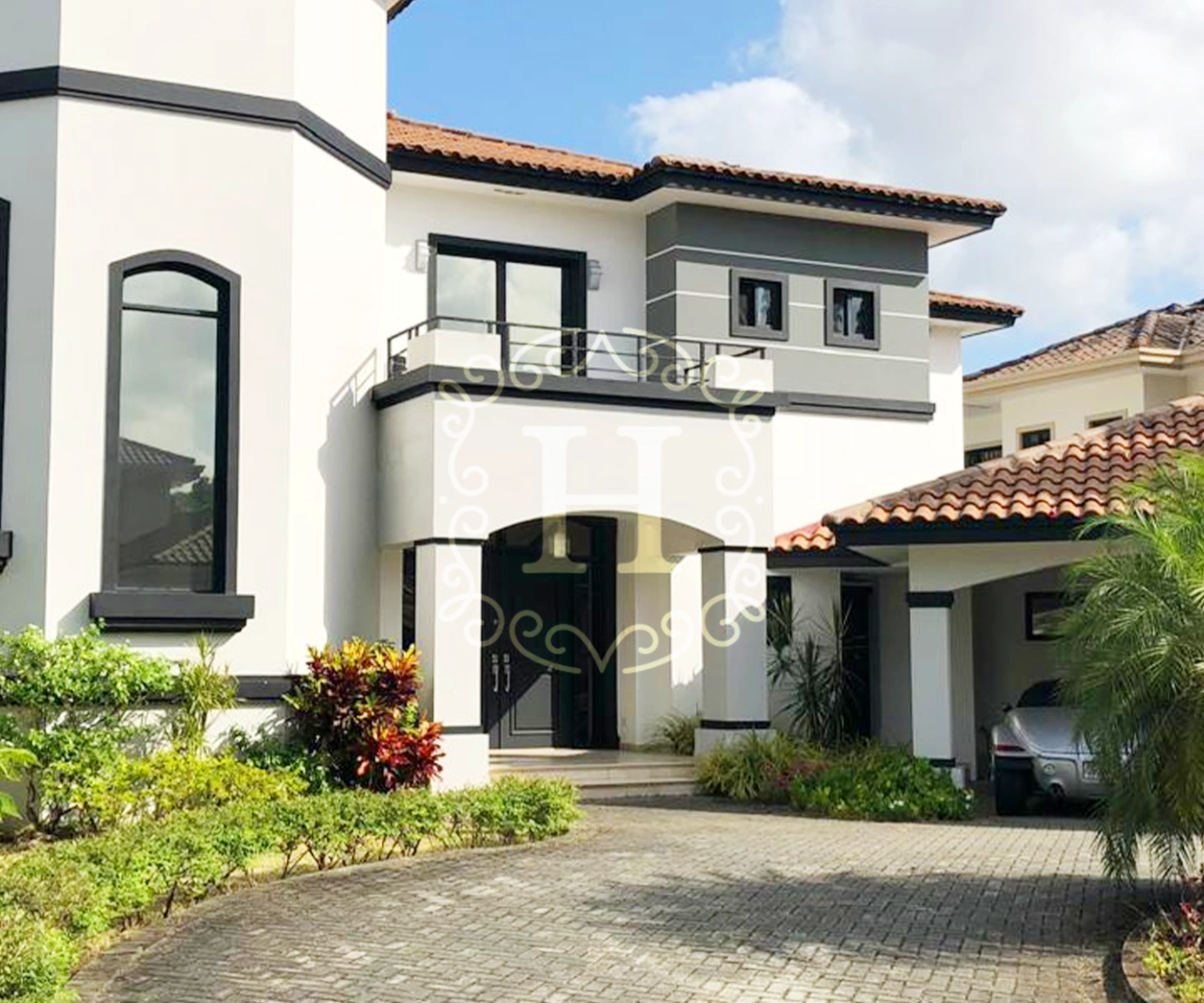 Просторный пятиспальный дом в Панама‑Сити, Панама