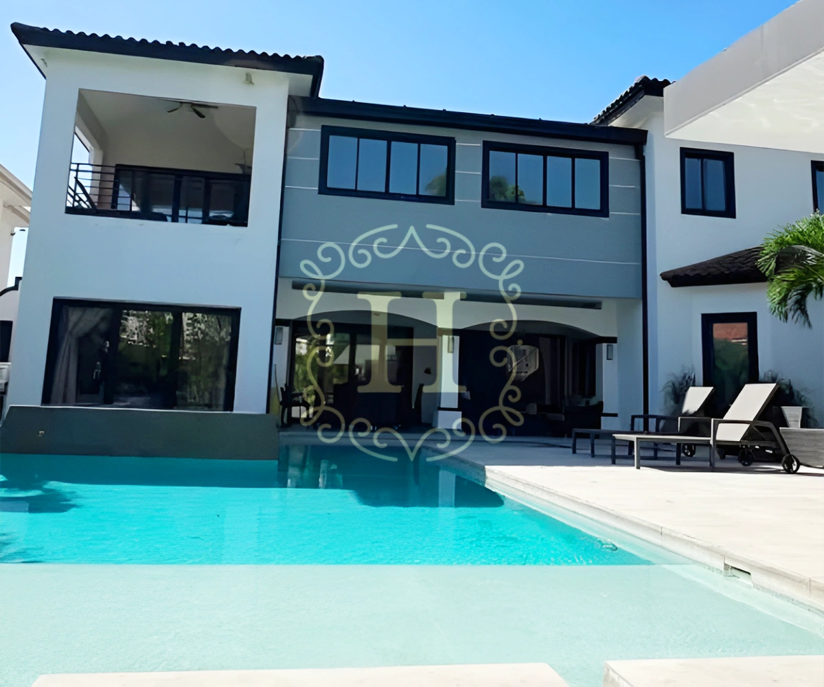 Просторный пятиспальный дом в Панама‑Сити, Панама