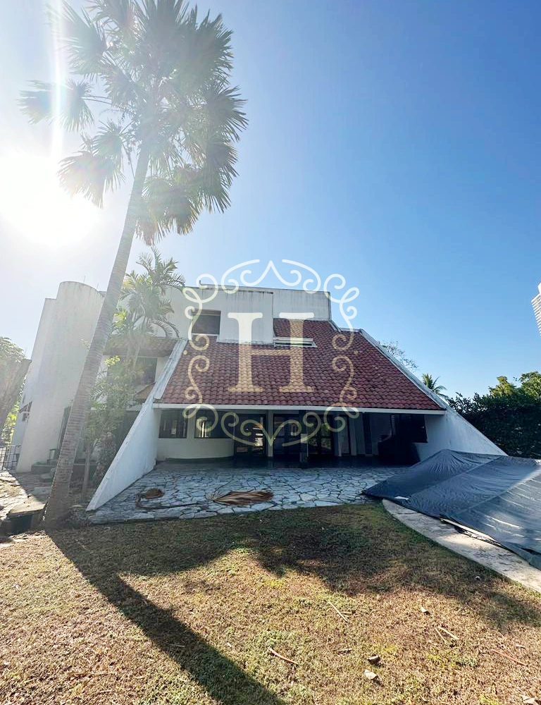 Просторный пятиспальный дом в Панама-Сити, Панама