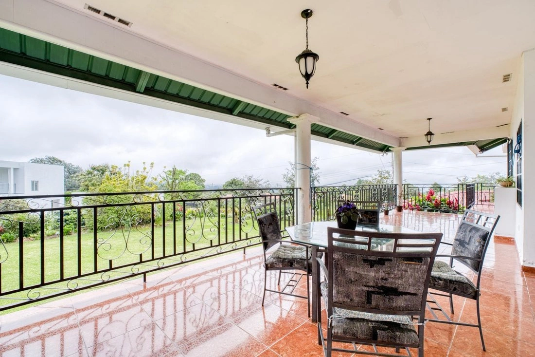 Дом 4+1 с открытым бассейном в Бокете, Панама