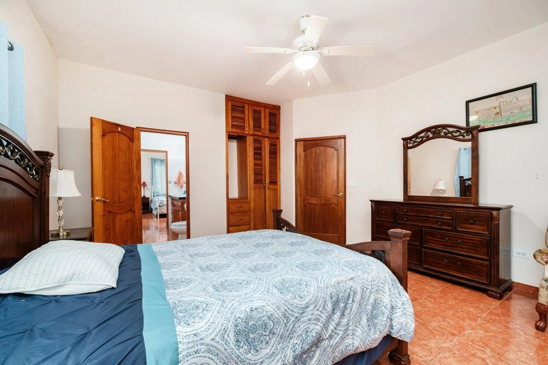 Дом 4+1 с открытым бассейном в Бокете, Панама