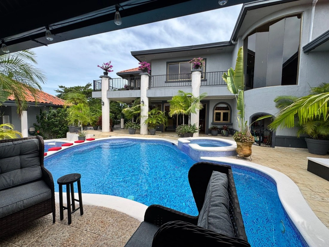 Дом 935 м² с садом в Бокете, Панама