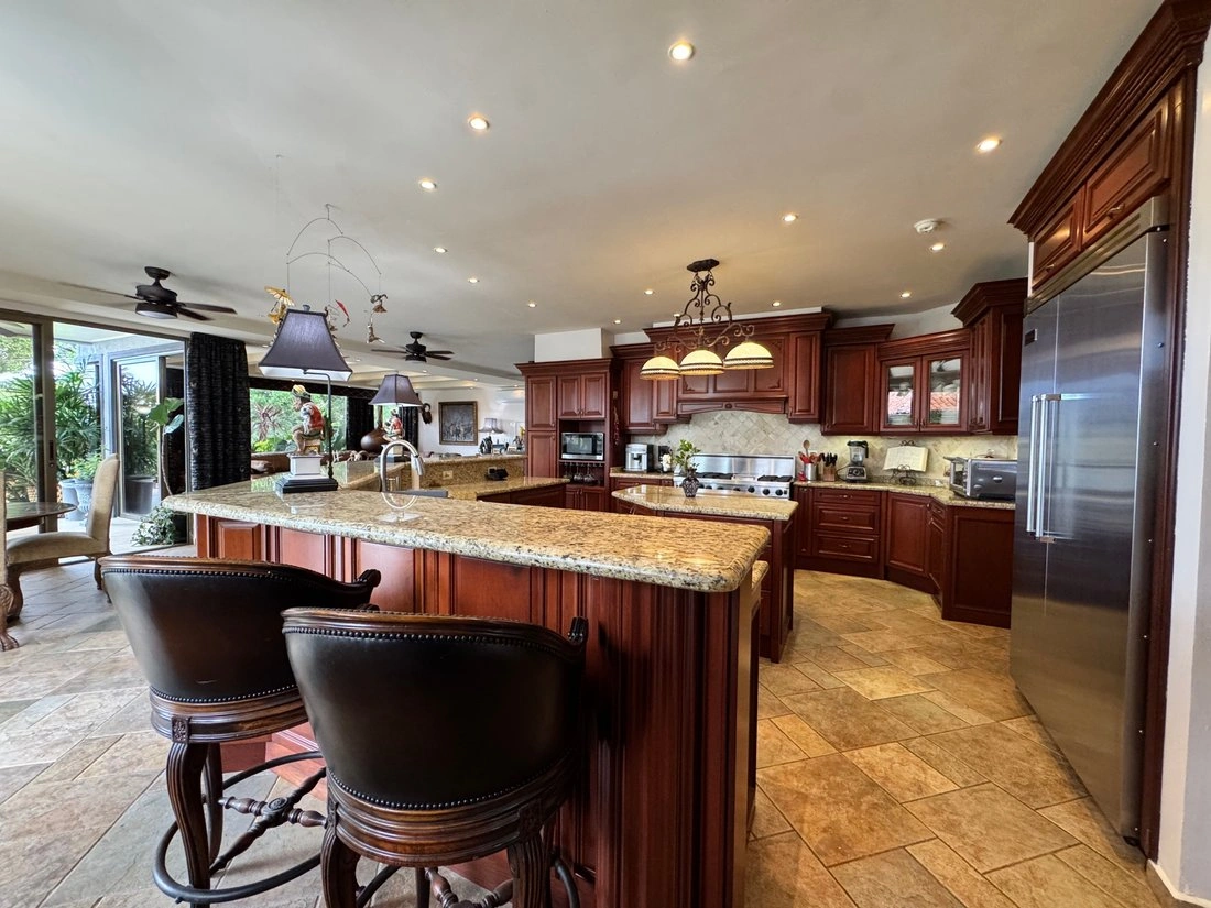 Дом 935 м² с садом в Бокете, Панама