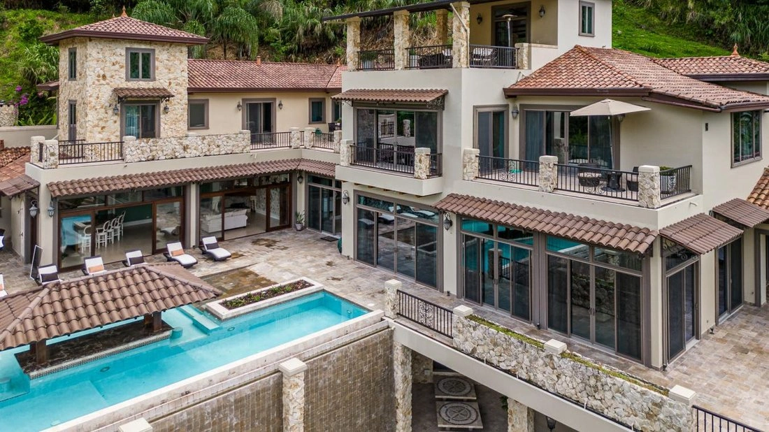 Дом площадью 2137 м² с садом в Бокете, Панама