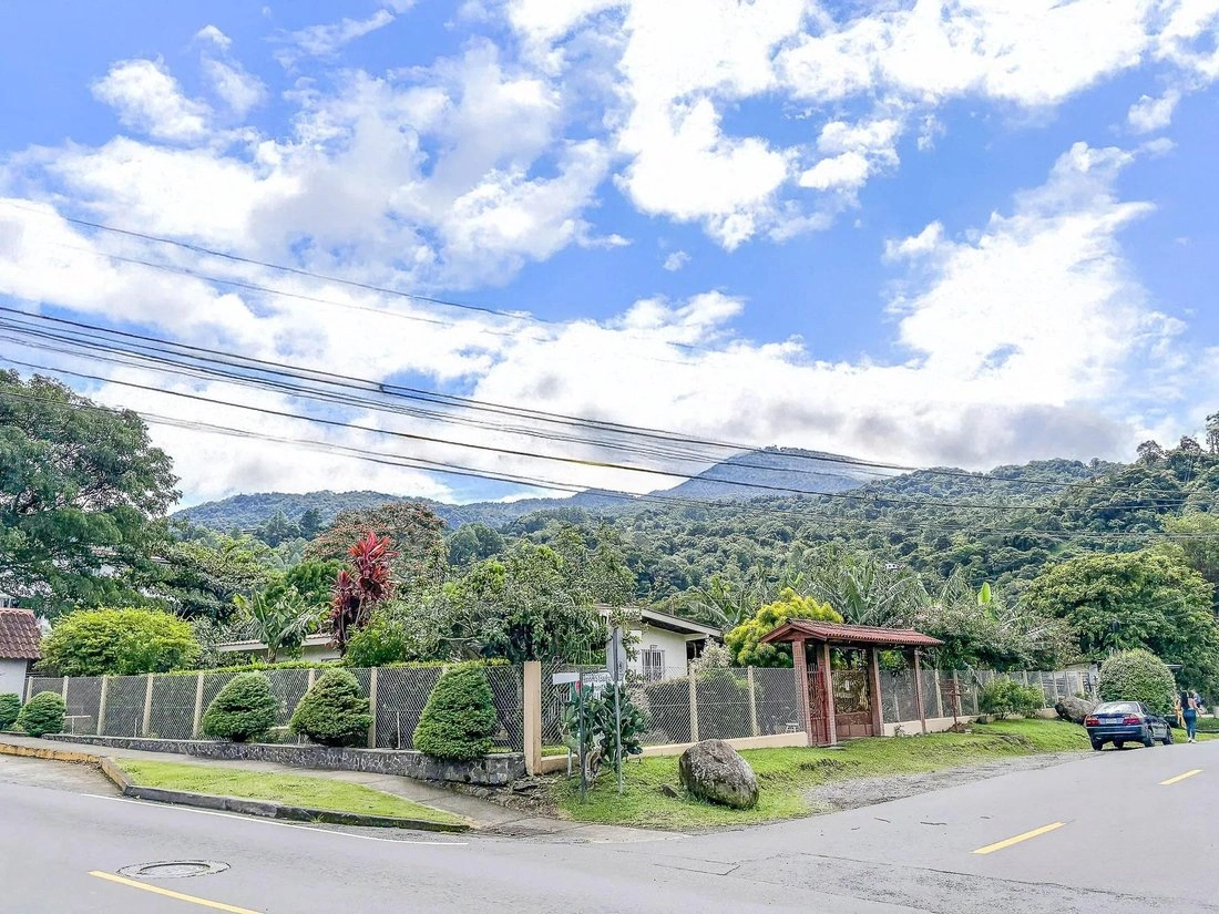 Дом 3+1 с садом в Бокете, Панама