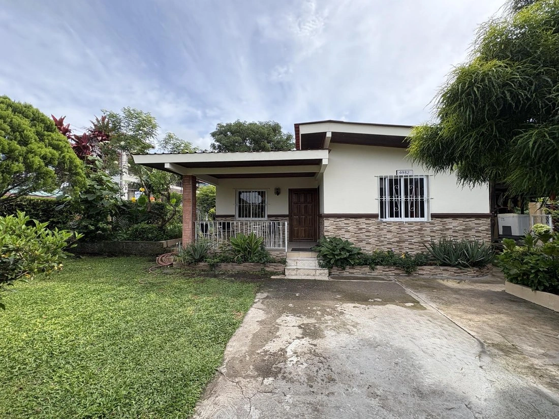 Дом 3+1 с садом в Бокете, Панама