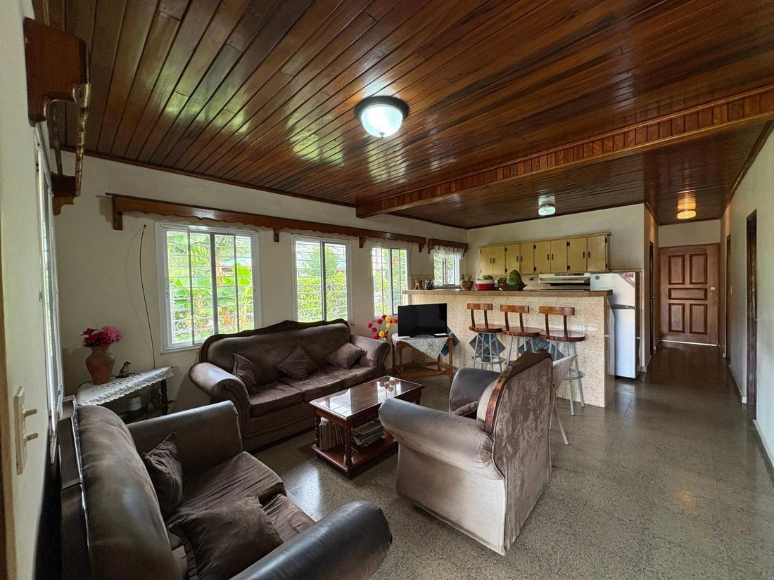 Дом 3+1 с садом в Бокете, Панама