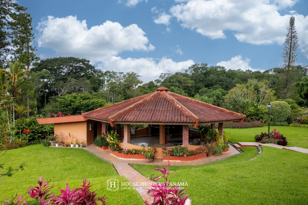 Дом 624 m² с садом в Бокете, Панама