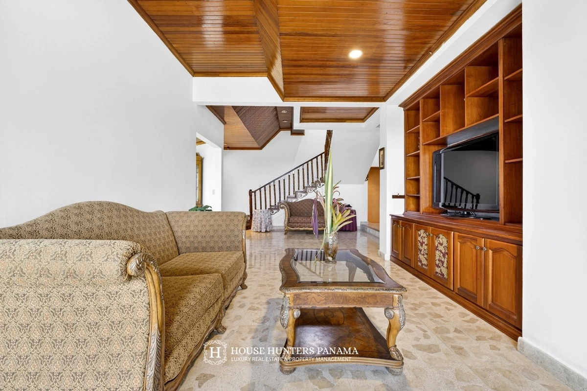 Дом 4+1 с гаражом в Бокете, Панама