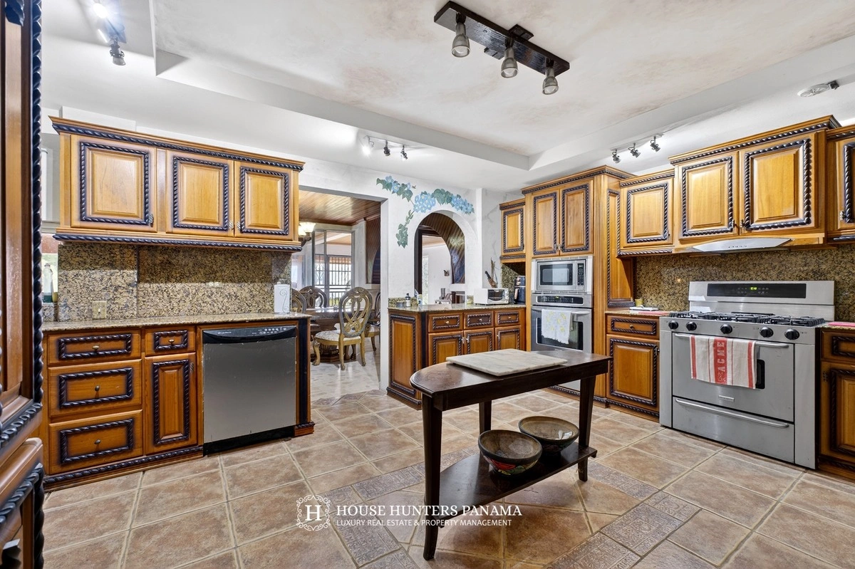 Дом 624 m² с садом в Бокете, Панама