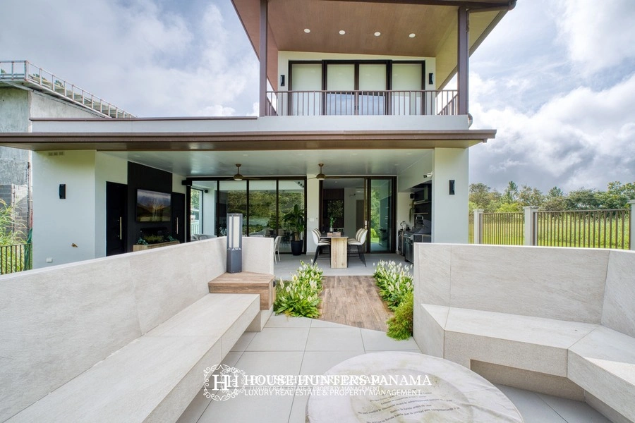 Дом 334 m2 с гаражом в Бокете, Панама