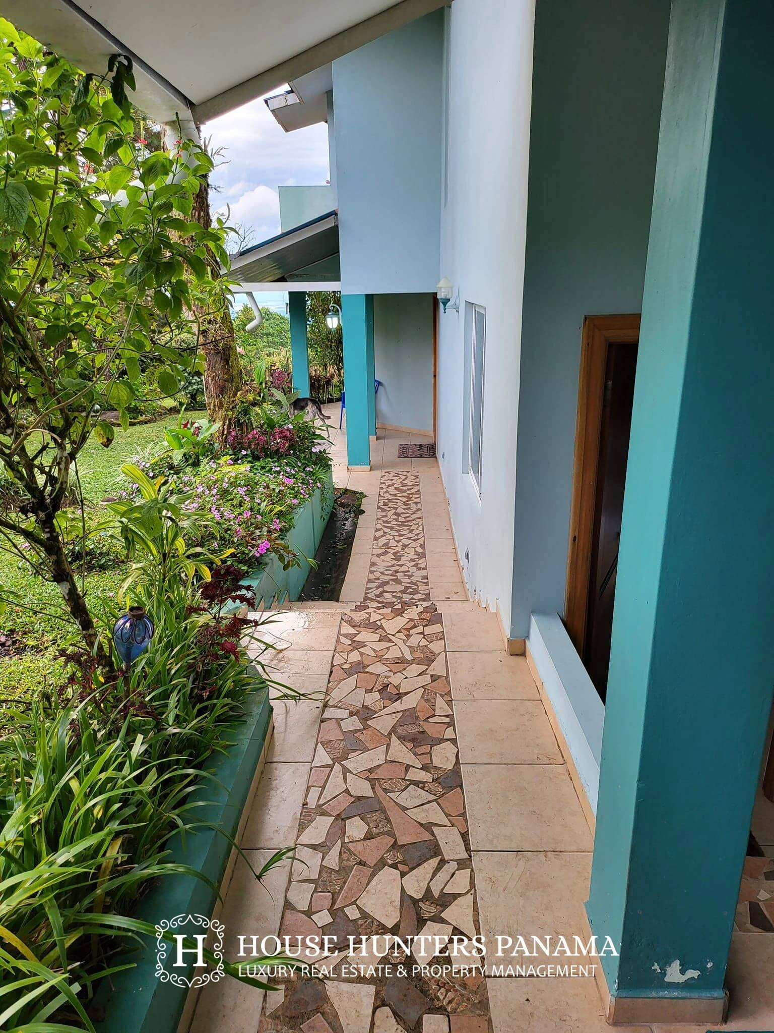 Дом с двумя спальнями и садом в Бокете, Панама