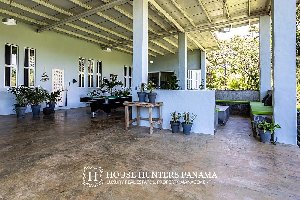 Дом с 5 спальнями и открытым бассейном в Бокете, Панама