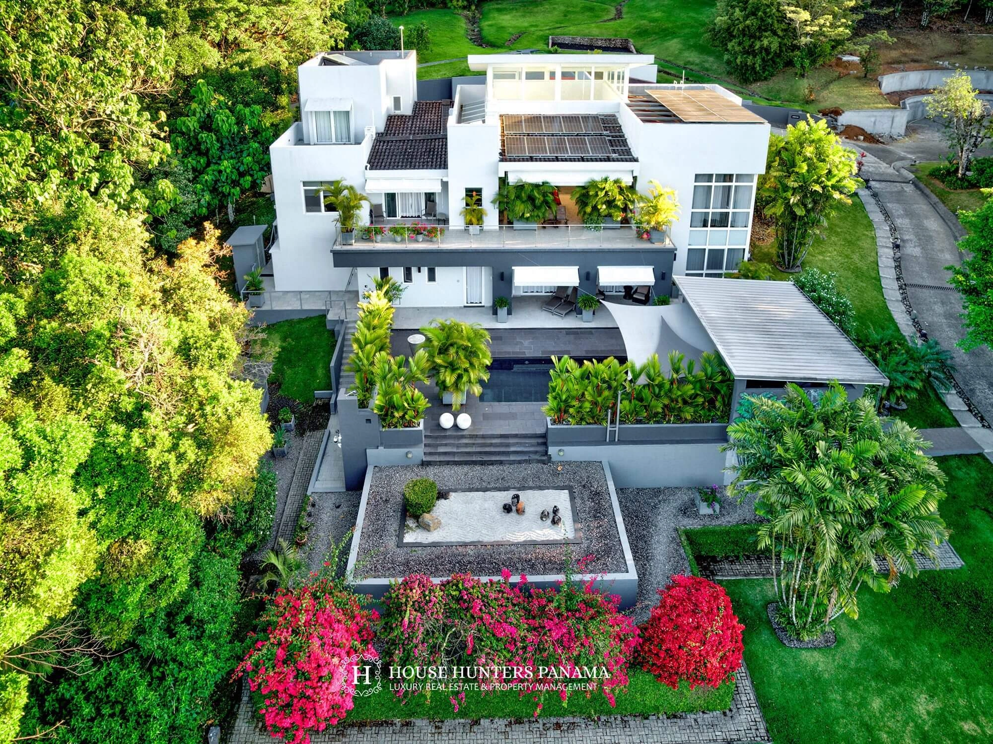 Четырёхспальный дом с открытым бассейном в Бокете, Панама