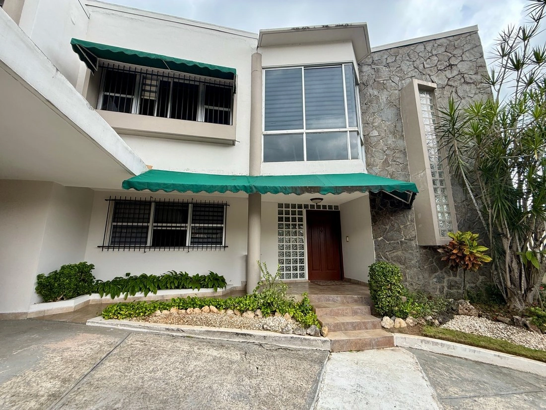 Дом с тремя спальнями и гаражом в Сан-Мигелито, Панама