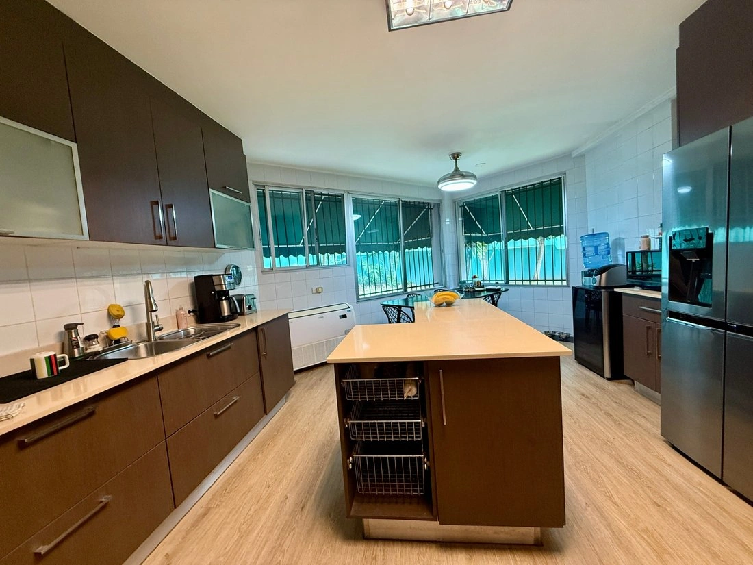 Дом с тремя спальнями и гаражом в Сан-Мигелито, Панама