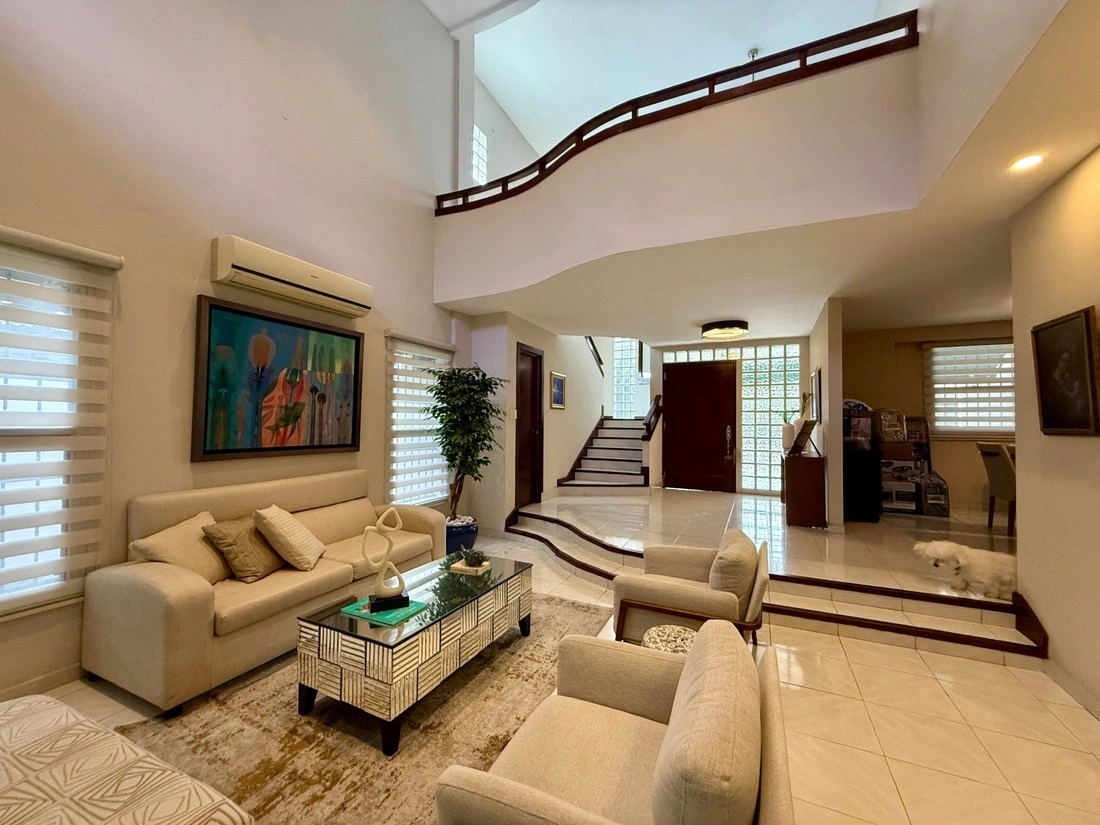 Дом с тремя спальнями и гаражом в Сан-Мигелито, Панама