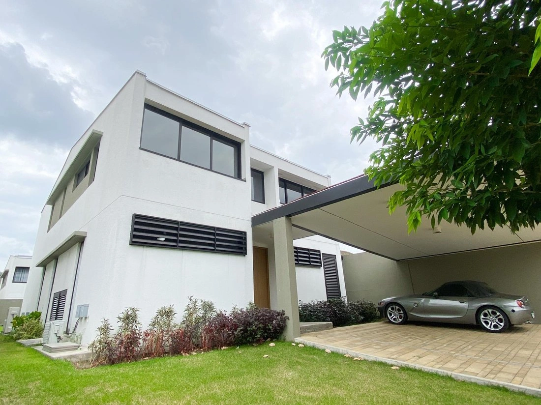 Дом площадью 450 m2 с открытым бассейном в Сан-Мигелито, Панама