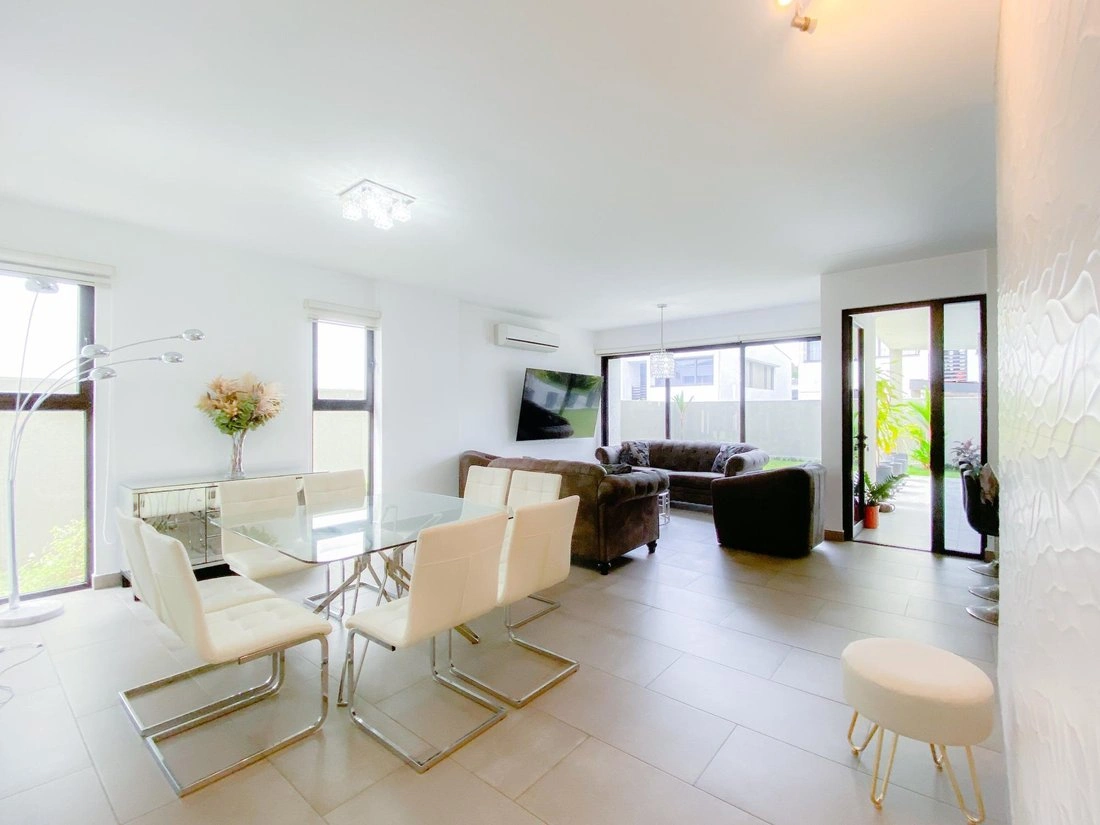 Дом с 3 спальнями и открытым бассейном в Сан-Мигелито, Панама