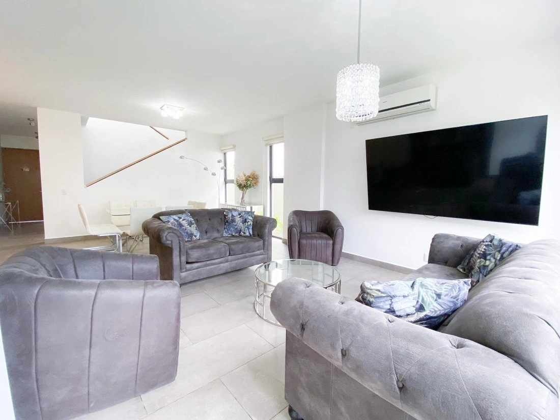 Дом площадью 450 m2 с открытым бассейном в Сан-Мигелито, Панама