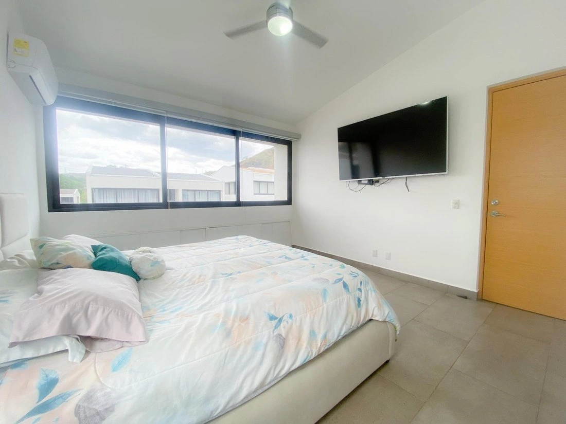 Дом с 3 спальнями и открытым бассейном в Сан-Мигелито, Панама