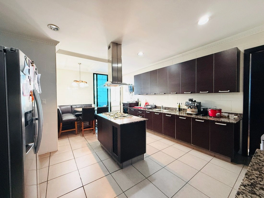 Дуплекс с четырьмя спальнями и открытым бассейном в Сан-Мигелито, Панама